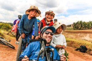 Hand-biking in Valle Sagrado, Peru and meeting the locals
